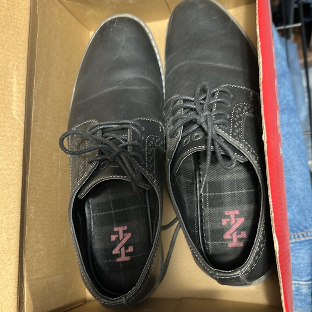 Izod men’s 8.5 Black Chad Oxford shoes